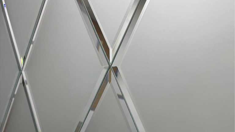 Баннер фацет на зеркале