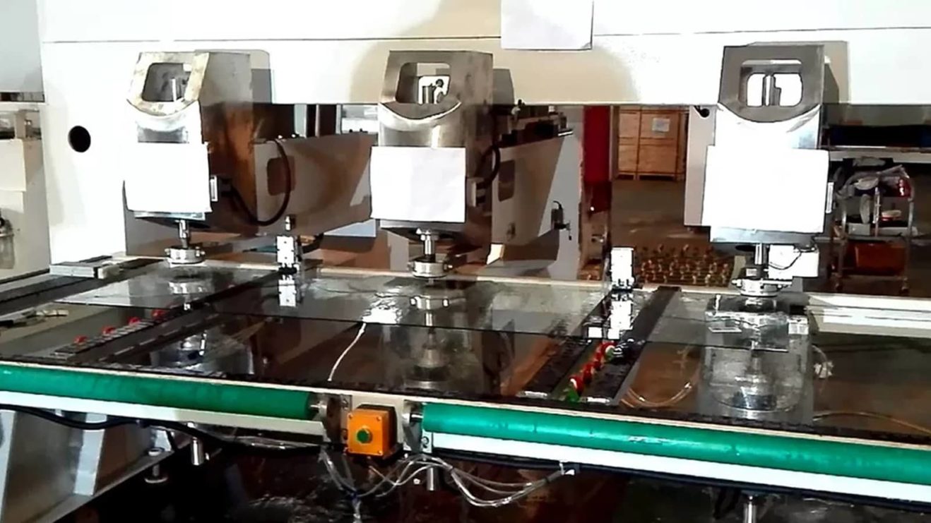 Баннер сверление стекла