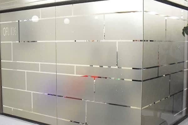 Фото обработка стекла песком